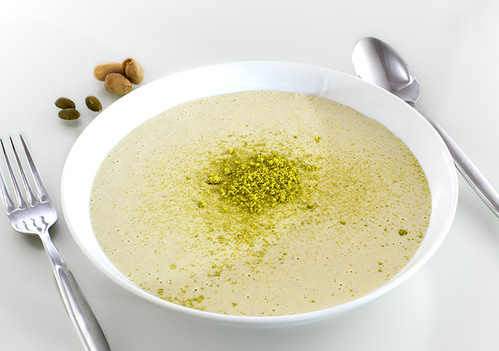 Sopa de ajo blanco de pistacho americano