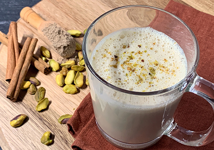 LECHE DE PISTACHO CON ESPECIAS CHAI LATTE