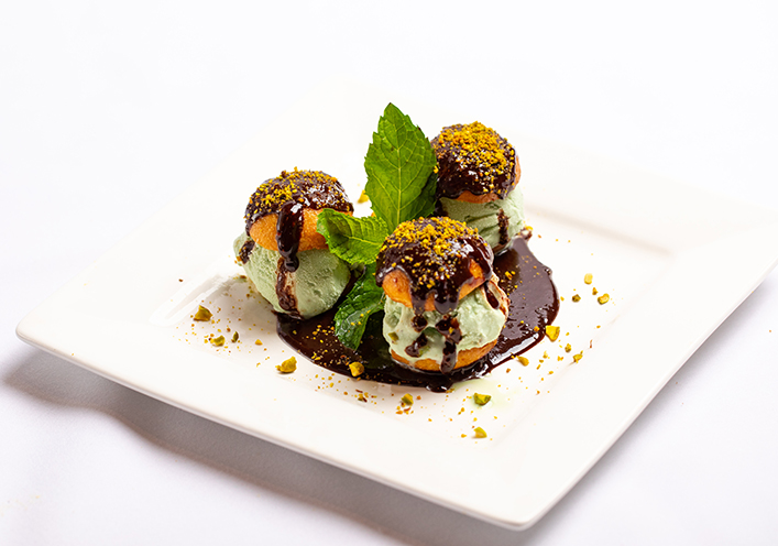 Profiteroles de helado de pistacho