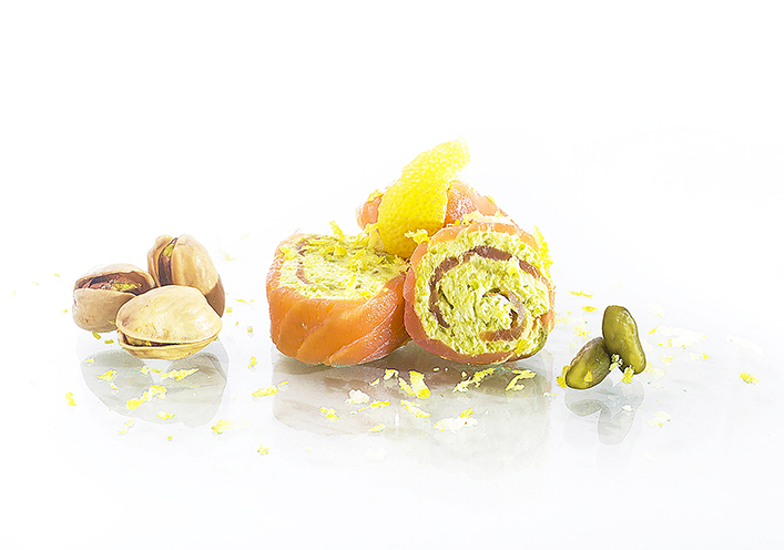 Rollitos de salmón y pistacho americano