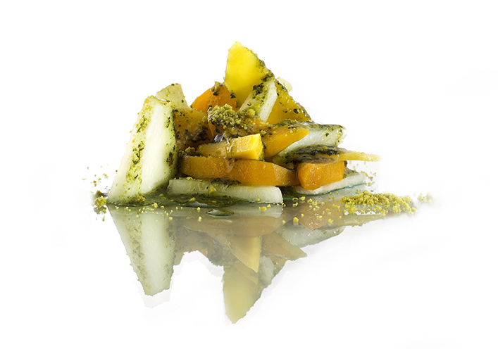 Carpaccio de mango, melocotón y melón con pesto dulce de pistacho