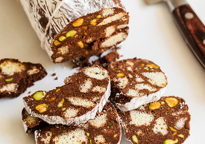 Salami de chocolate con pistachos