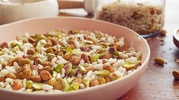 Bhel Mix con Huevo Twist y Pistachos Americanos