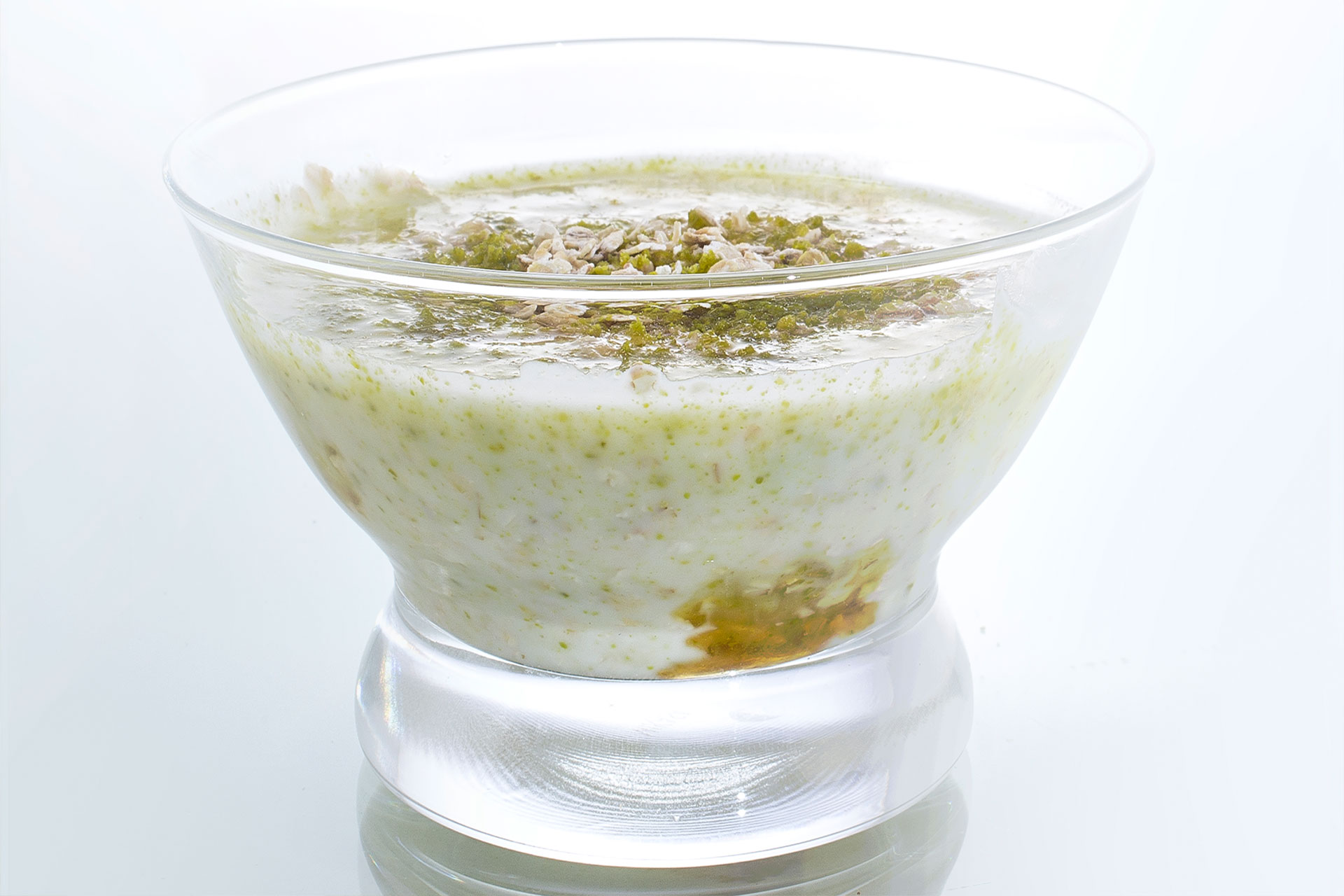 Cereales con yogurt y pistachos