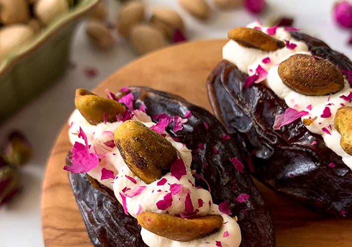 Dátiles rellenos de pistacho y rosa