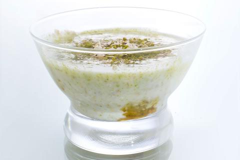 Cereales con yogurt y pistachos