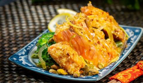 Chuletas de pescado con salsa ácida de limón