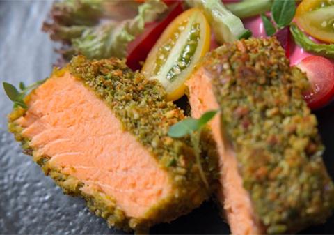 Salmón en costra de pistachos