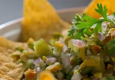 Salsa de tomate verde y pistachos