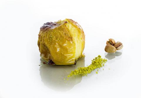 Manzana rellena de pistacho