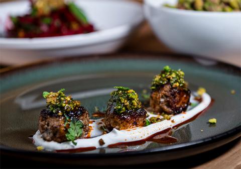 Albondigas de cordero con pesto de pistachos