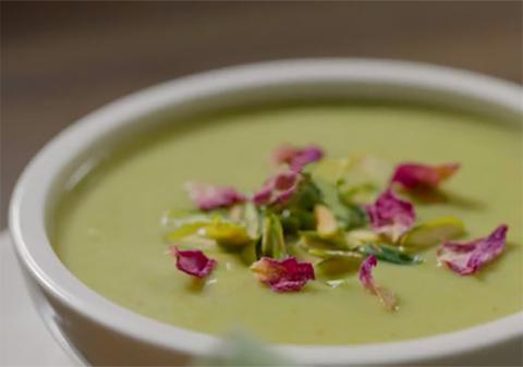Kheer de guisantes y pistachos