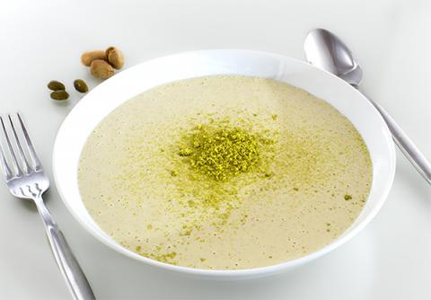 Sopa de ajo blanco de pistacho americano
