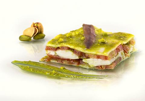 Lasaña fría con pistachos