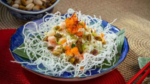 Hojaldres de pistacho con gambas y vieiras