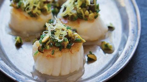 Vieiras con pistacho y limón